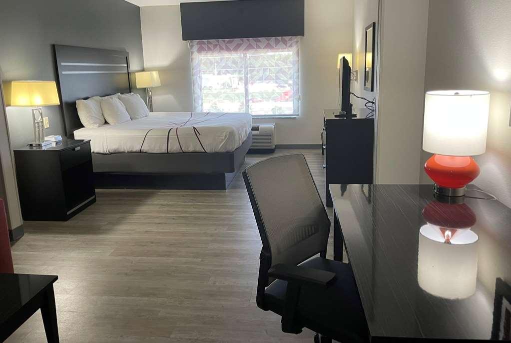 La Quinta Inn & Suites By Wyndham Tulsa Midtown Room photo