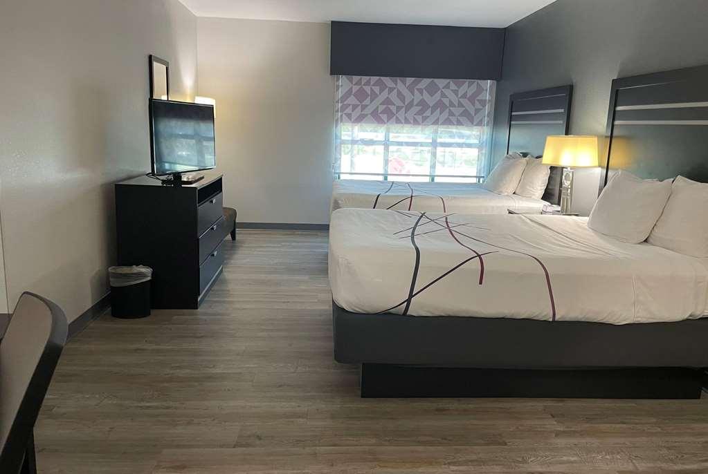 La Quinta Inn & Suites By Wyndham Tulsa Midtown Room photo