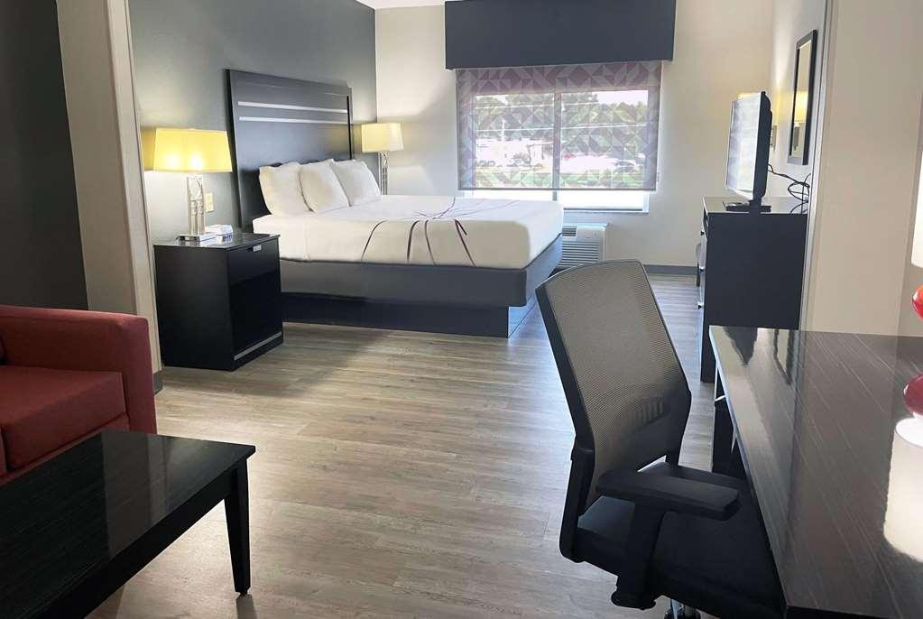 La Quinta Inn & Suites By Wyndham Tulsa Midtown Room photo