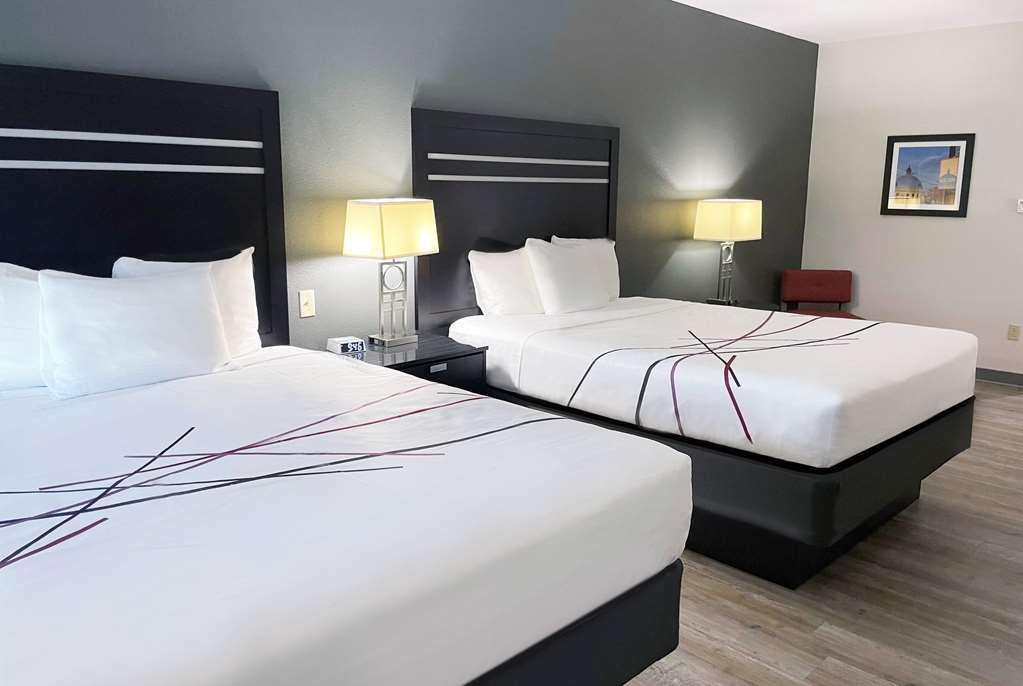 La Quinta Inn & Suites By Wyndham Tulsa Midtown Room photo